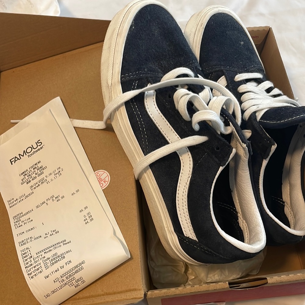 Vans old school boys sneakers.